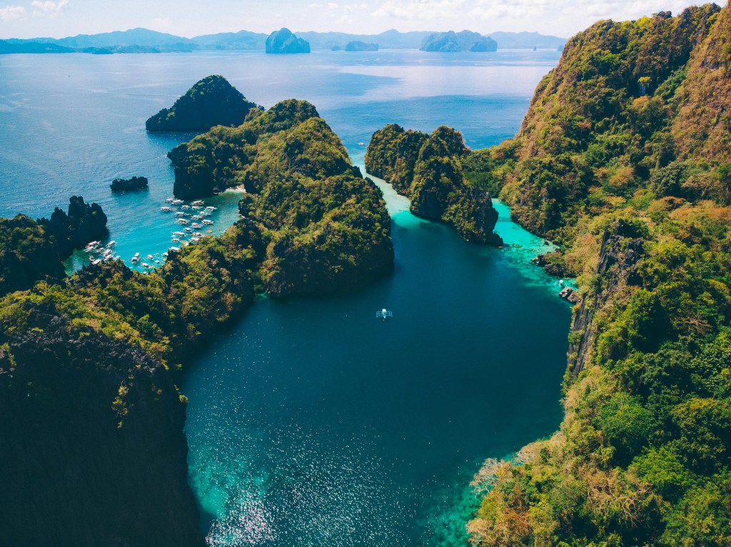  Twin Lagoon in Coron, Palawan with dramatic limestone cliffs and turquoise water seen from above